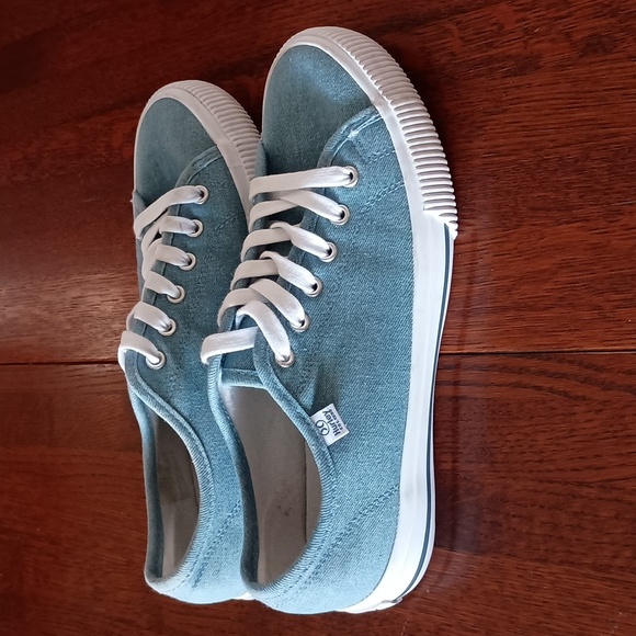 Hurley Shoes - Hurley Carrie Chambray Canvas Sneakers b100